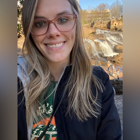 Meet your Posher, Heather - Picture 2 of 2